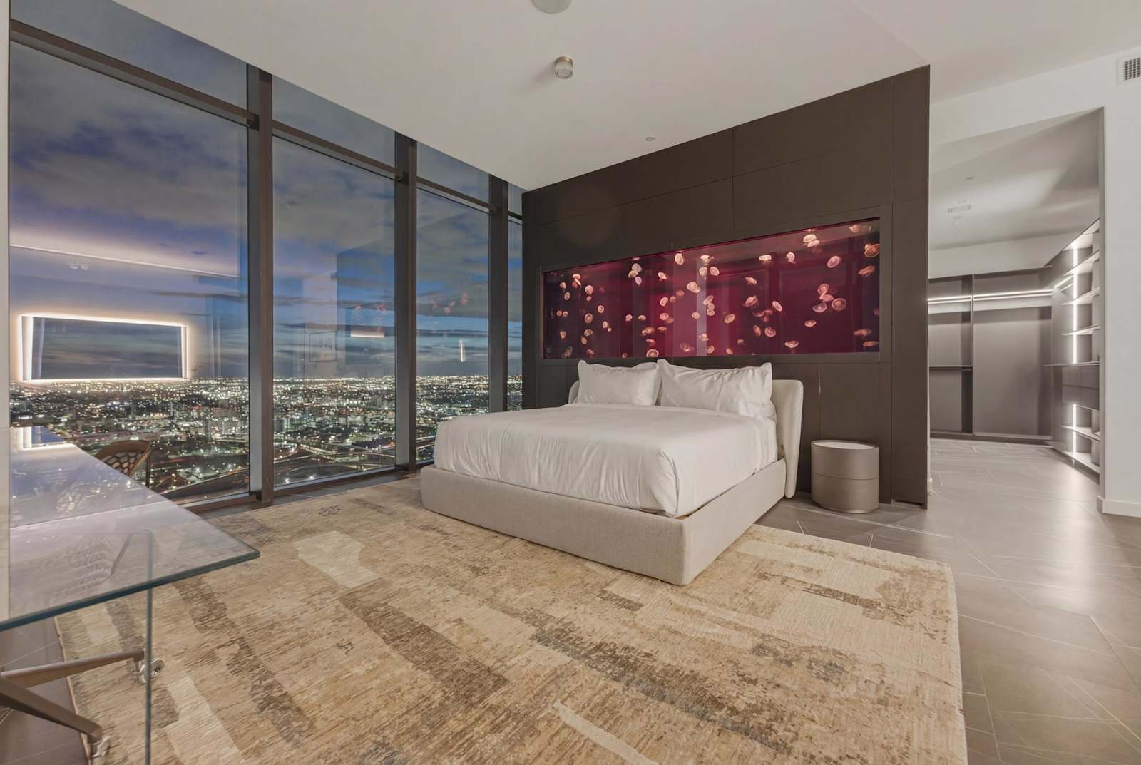 Presidential Penthouse | Private Infinity Pool living space
