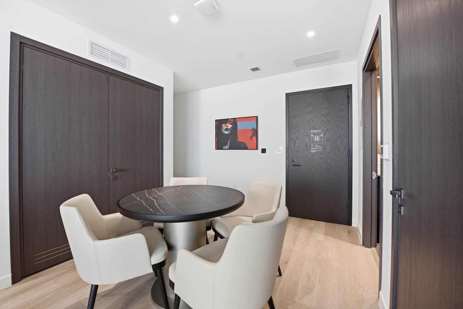Luxury E11EVEN Skyline Views & ELITE Amenities detail 2