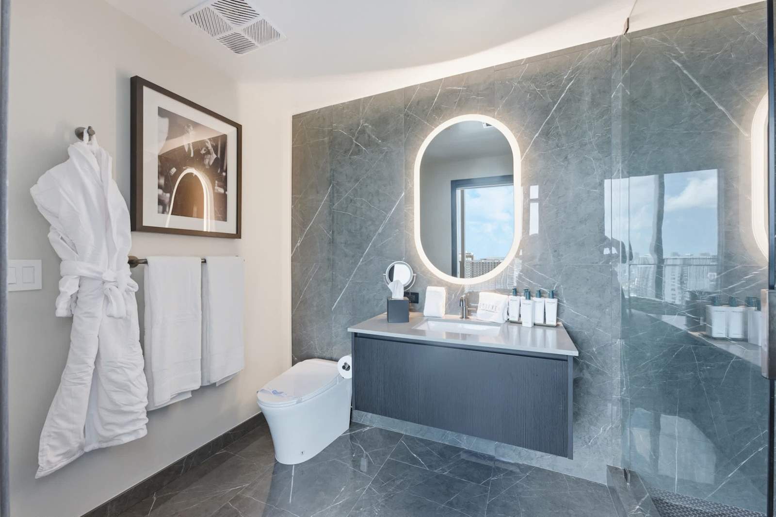 E11EVEN Executive Penthouse Suite with Elite Amenities detail 5