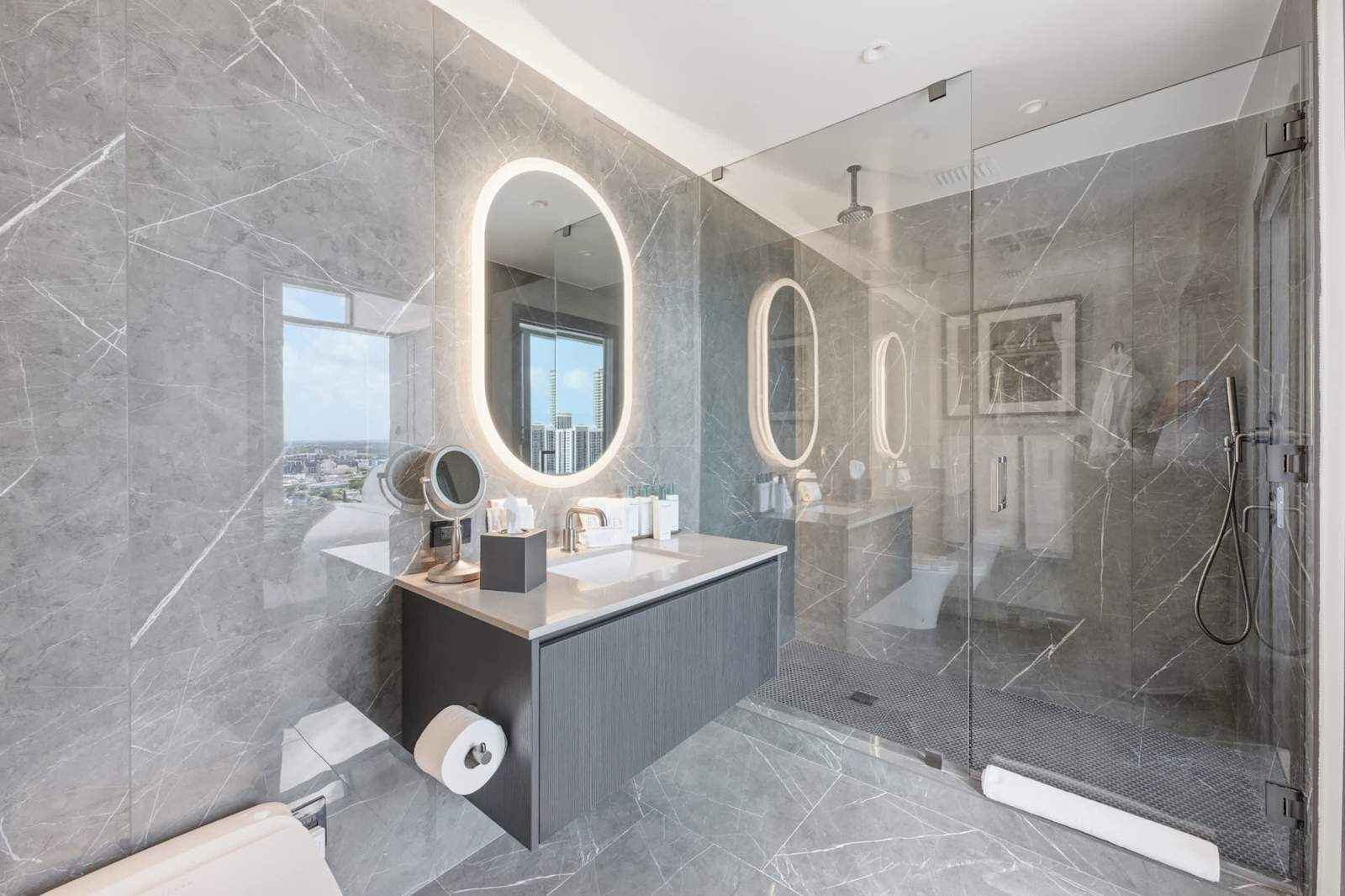 Deluxe E11EVEN Suite with Elite Amenities living space