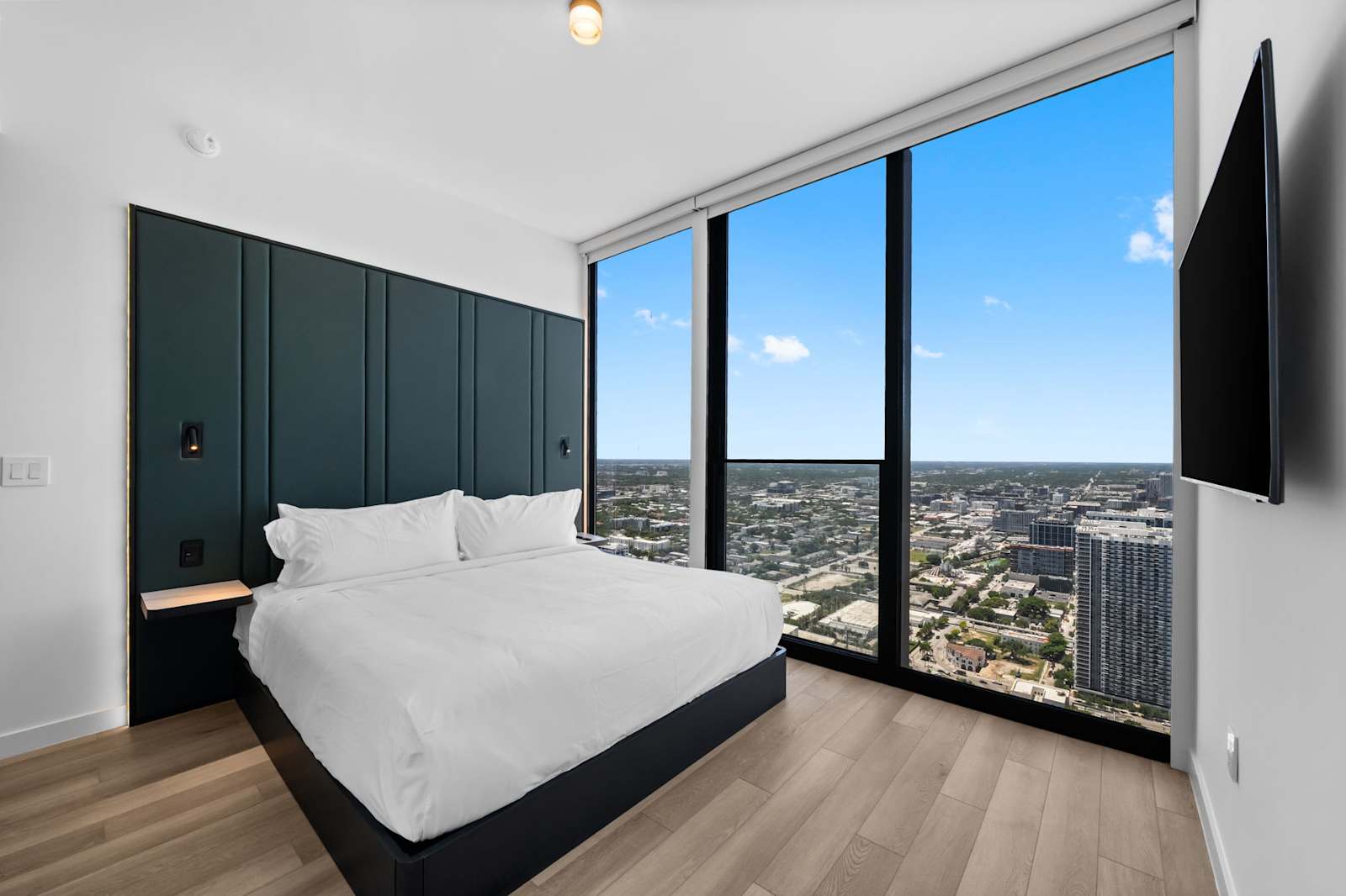49th Floor E11EVEN 2BR Bay Views ELITE Amenities detail 3