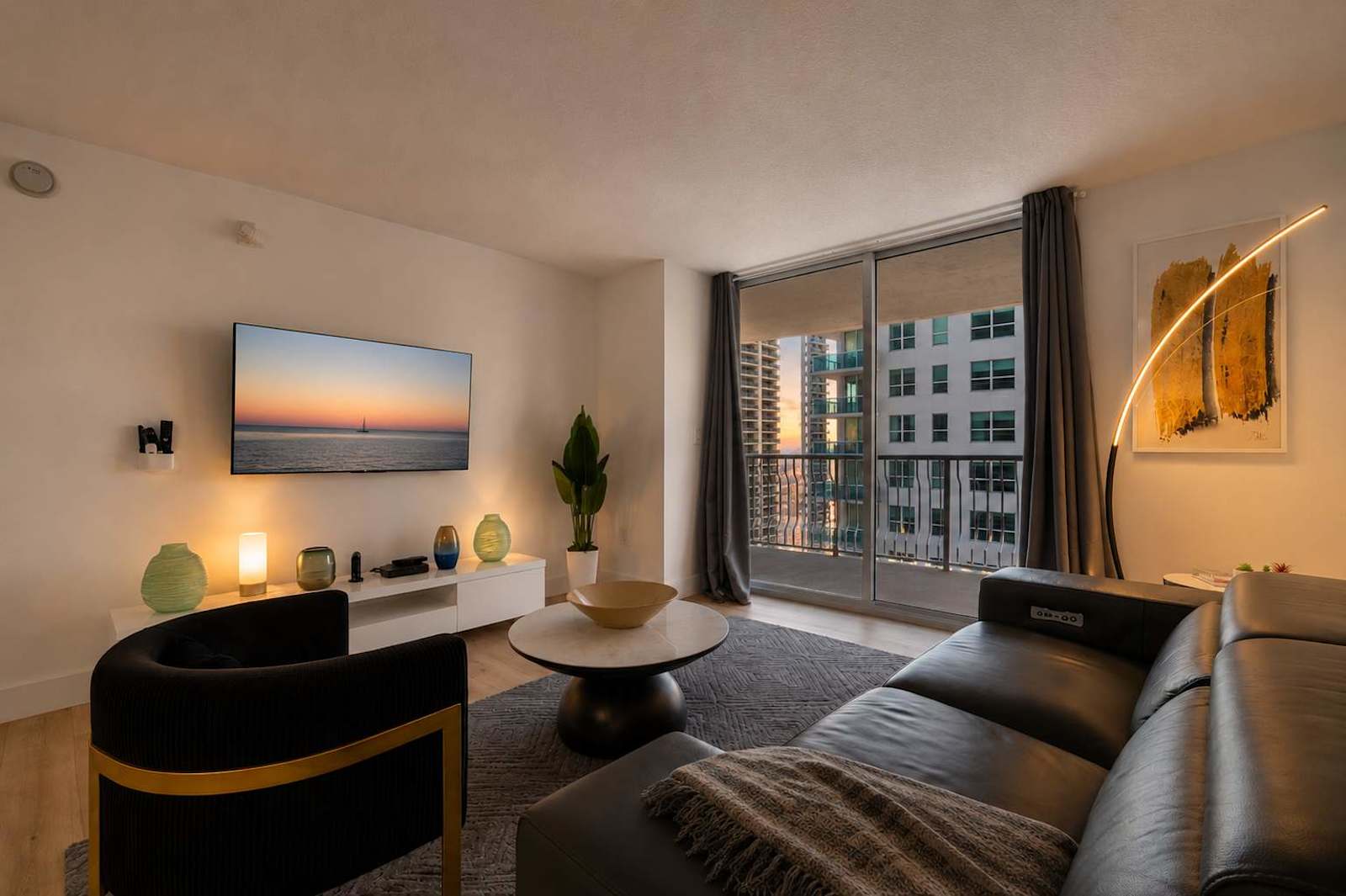 Luxury Brickell 1BR With City Views & Rooftop Pool detail 3