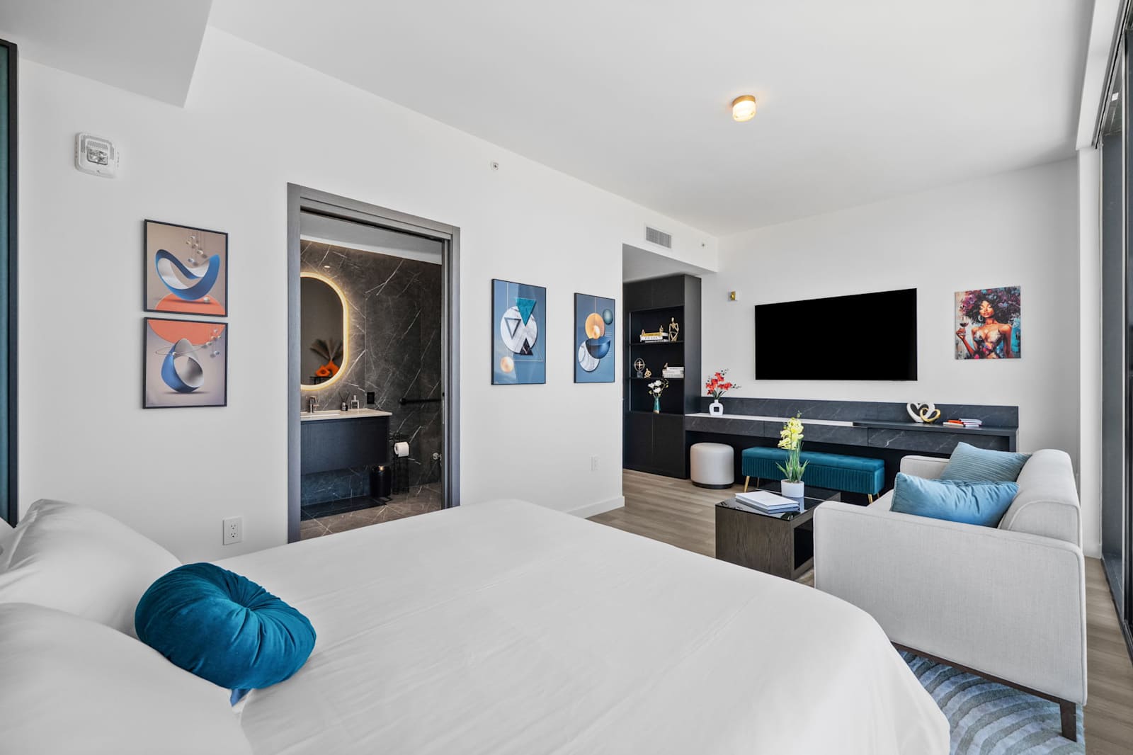 E11EVEN Superior Suite with Elite Amenities detail 6