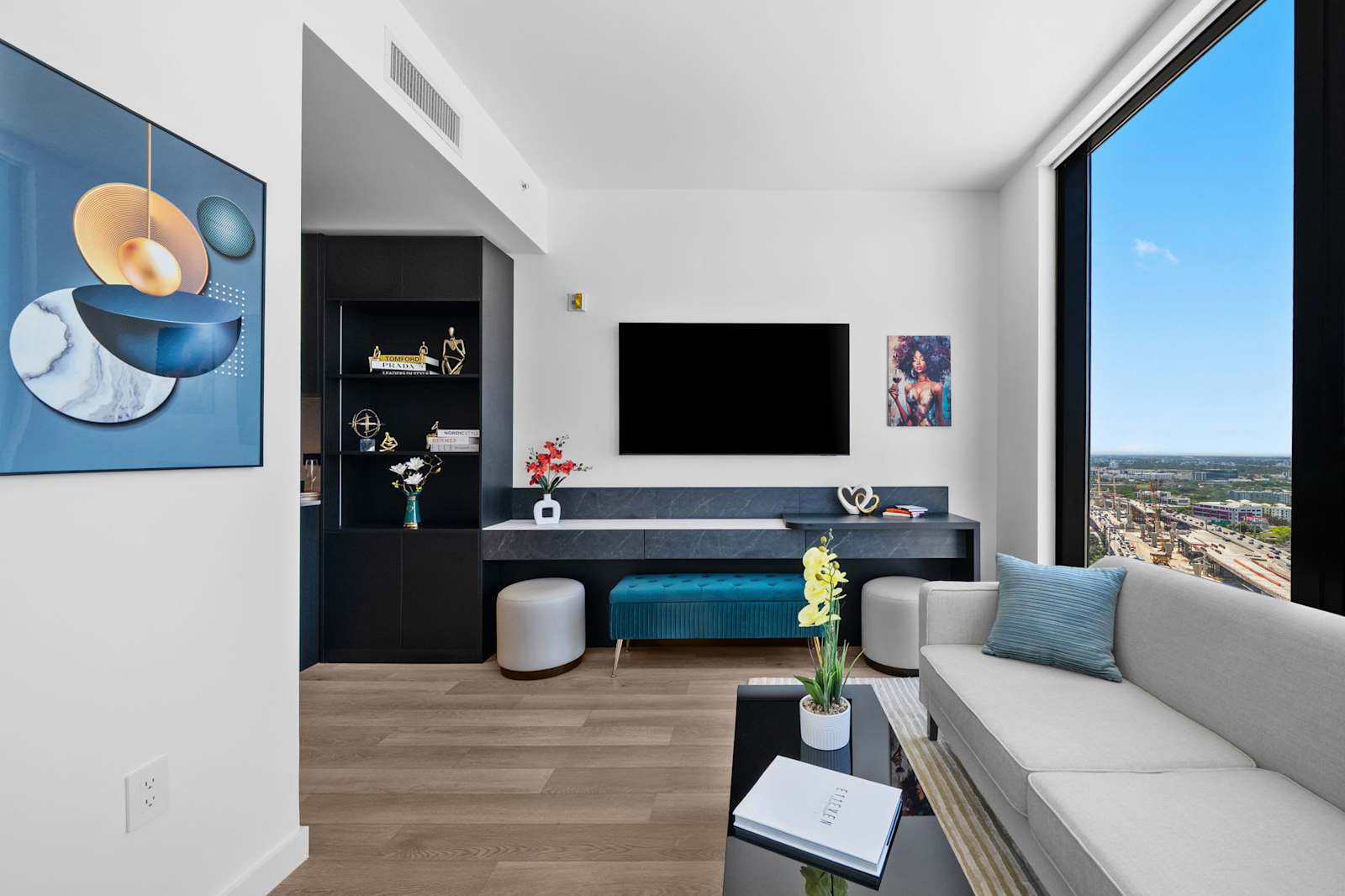Brand New Studio Suite At The E11EVEN Residences detail 3