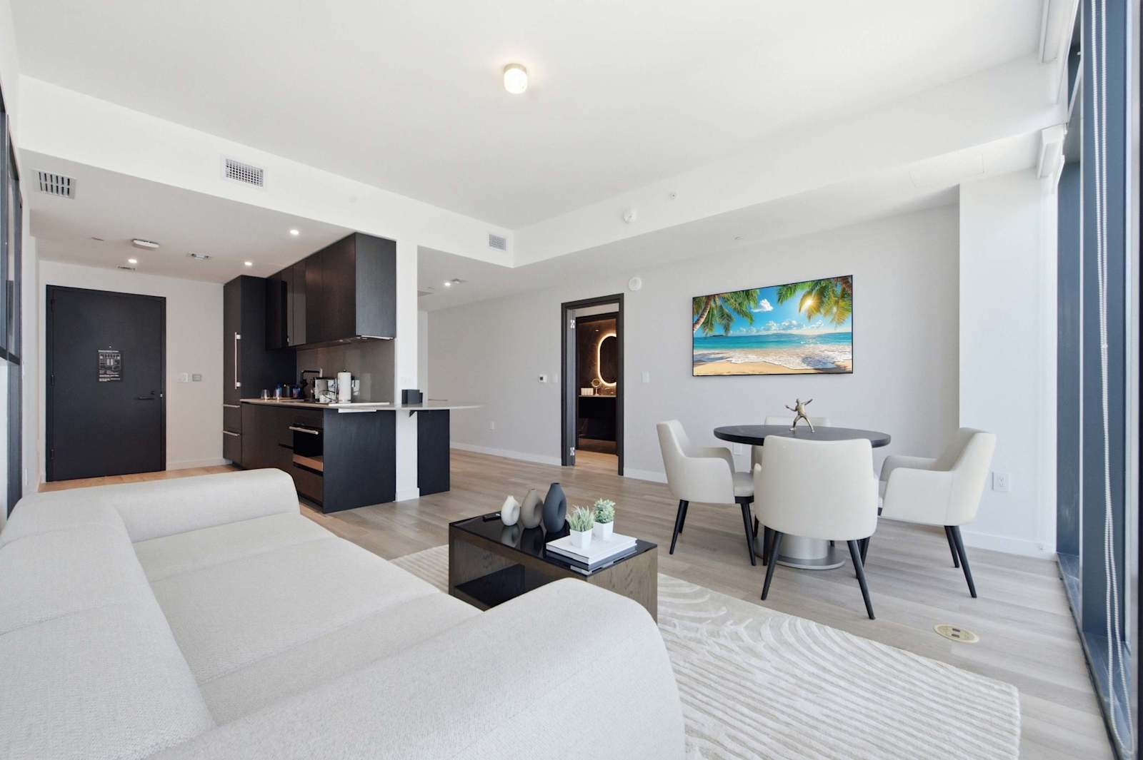 Elite 2BR Condo at E11EVEN with Rooftop Pool detail 5
