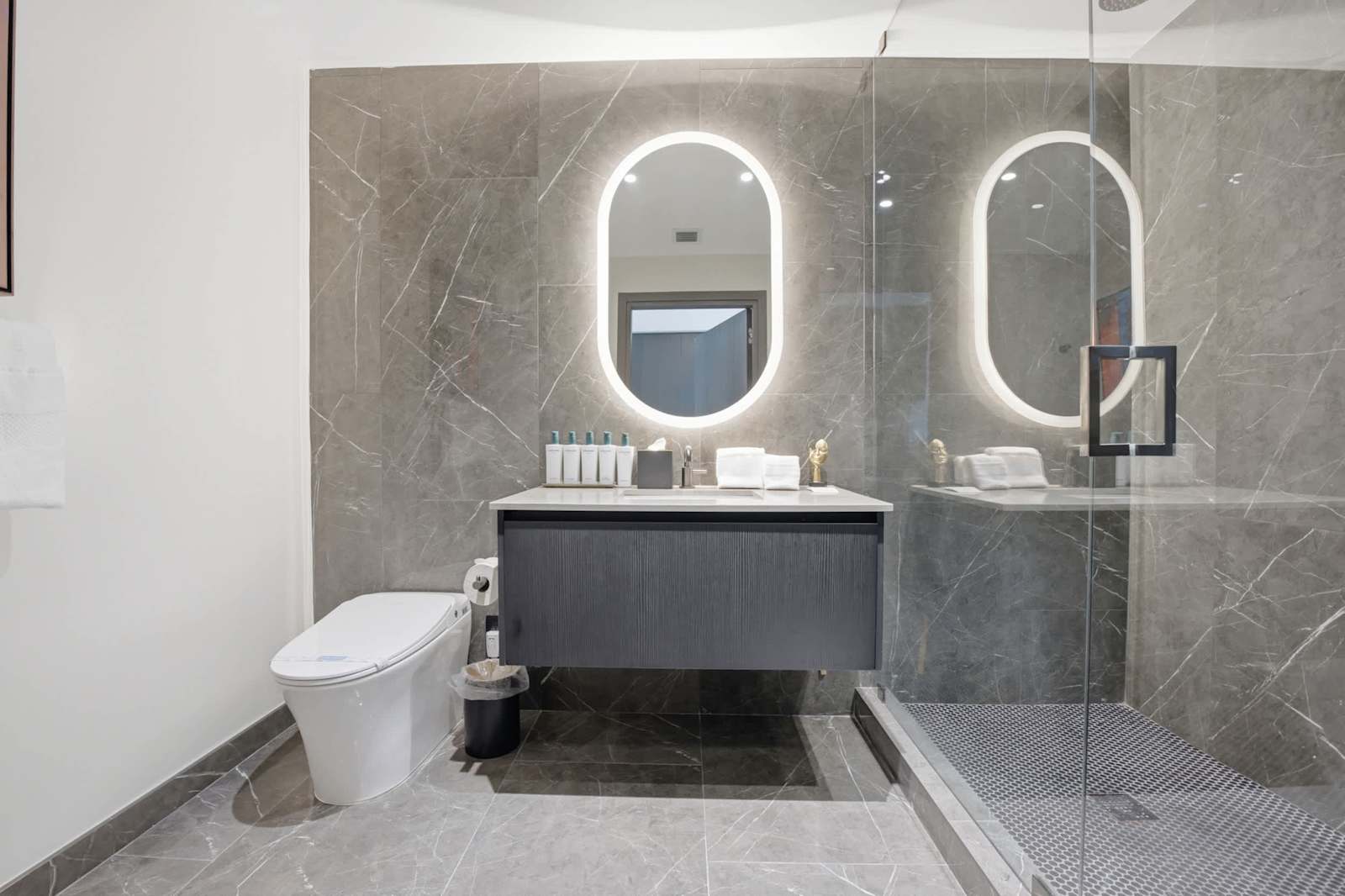 Exectutive E11EVEN Studio Suite with Elite Amenities detail 5