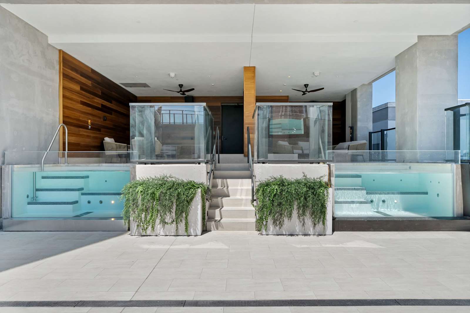E11EVEN Executive Suite with Elite Amenities living space