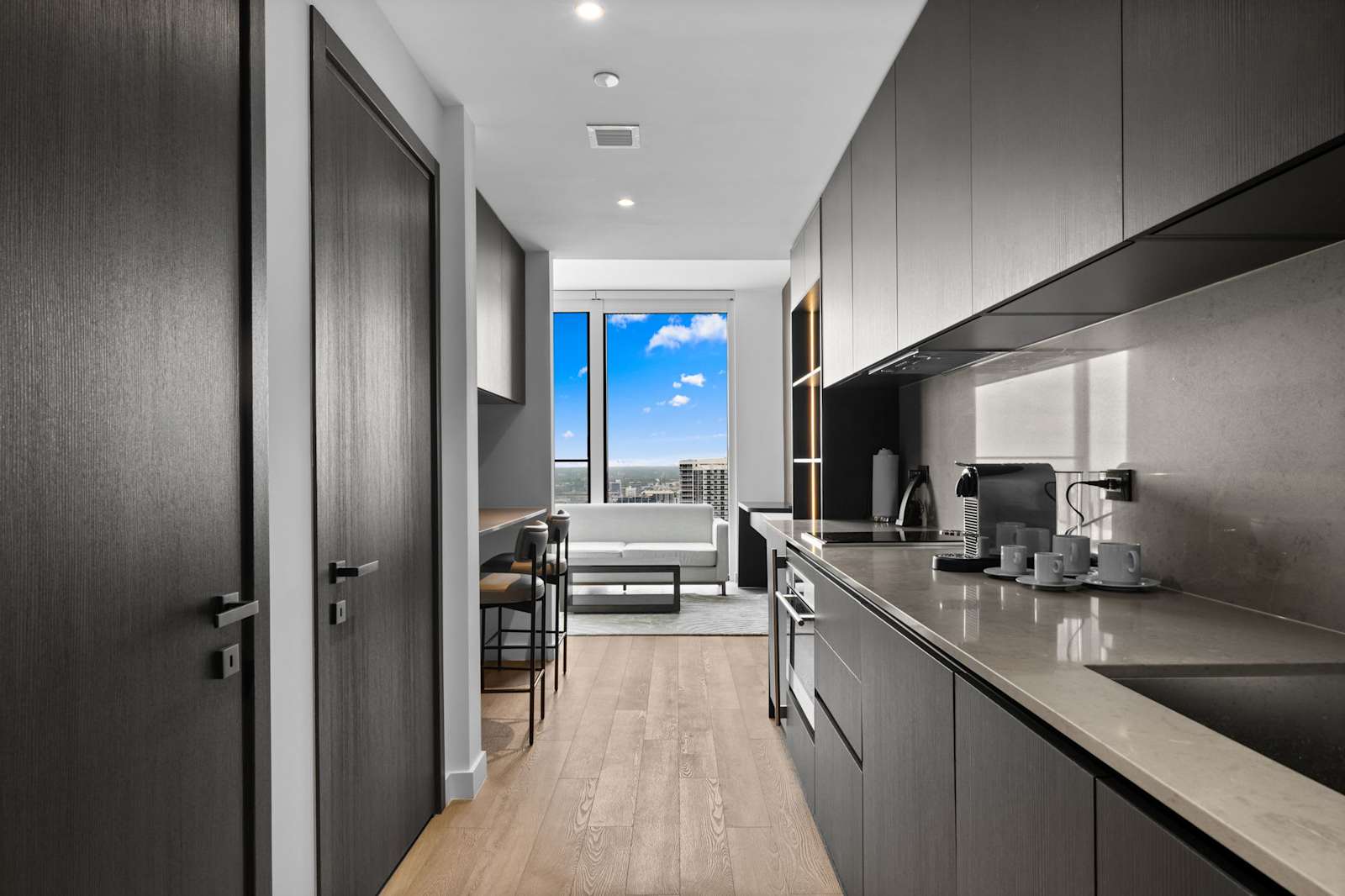Luxury E11EVEN Executive Penthouse Studio with Water View detail 5