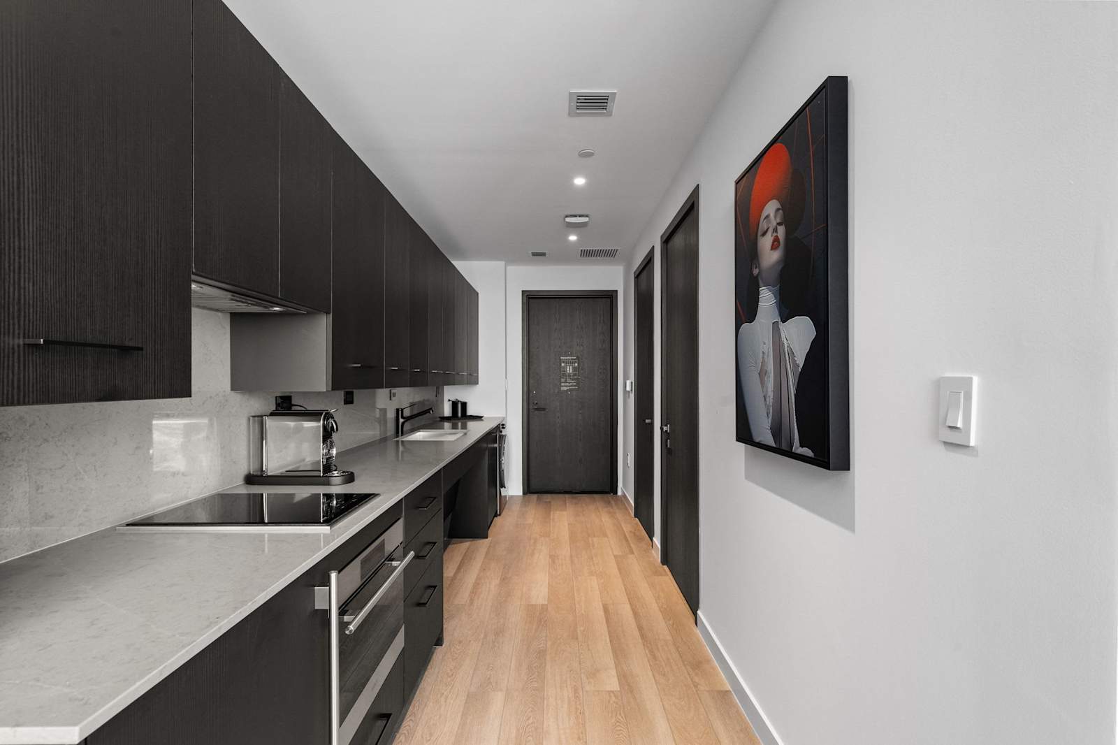 Luxury E11EVEN Executive Residence with Water View detail 6