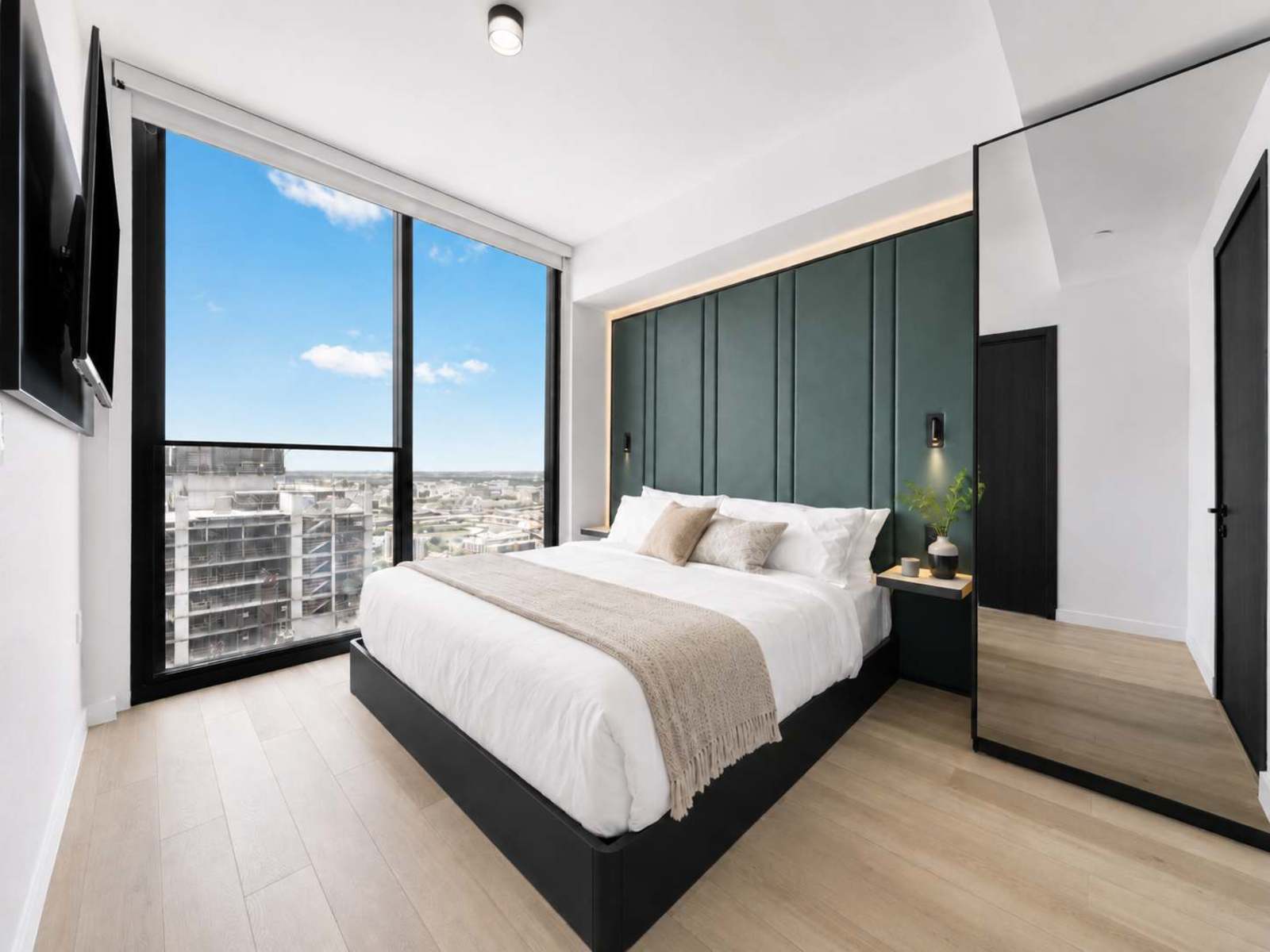 Brand New E11even Residences Suite with Ocean View detail 3