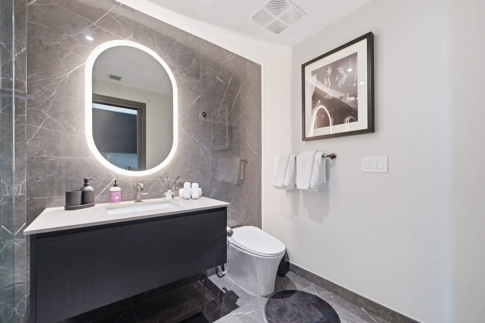Deluxe E11EVEN Suite with Elite Amenities detail 5