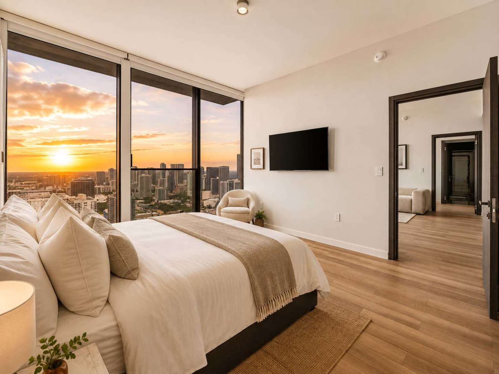 48th Floor E11EVEN 2BR Bay Views ELITE Amenities living space