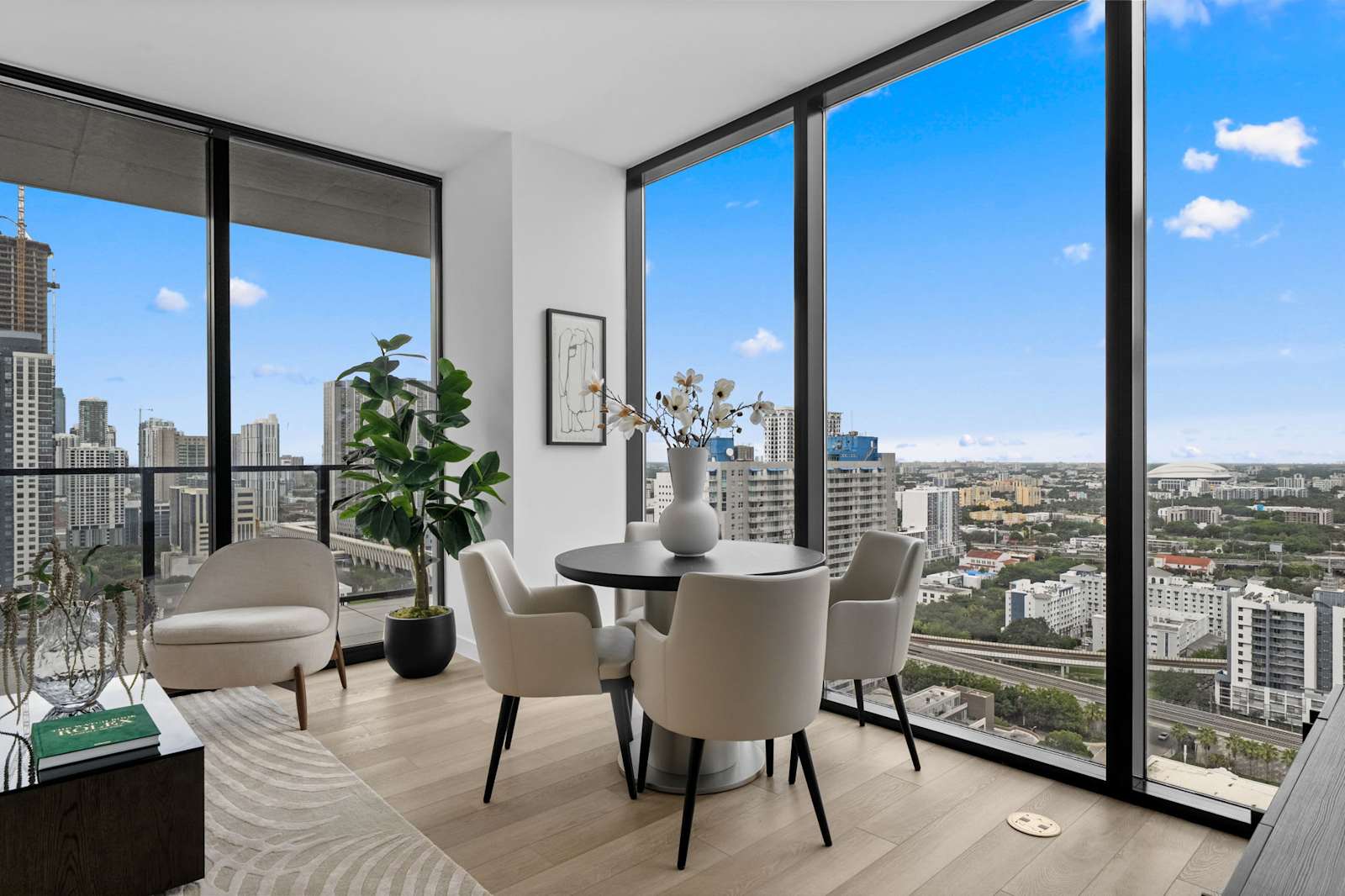 E11EVEN Skyline Suite 29th Floor w/ Rooftop Pool detail 6
