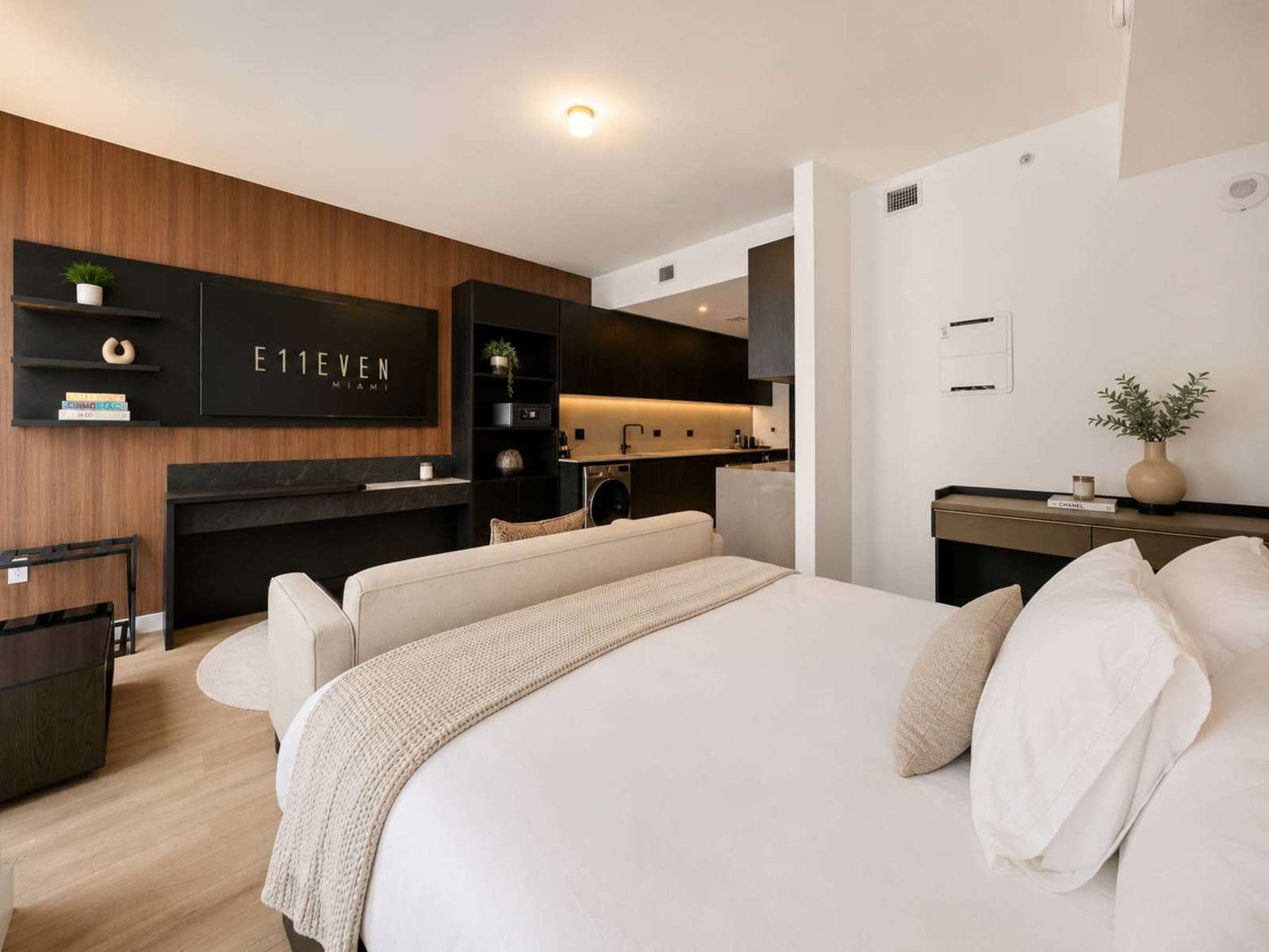 Elegant E11EVEN Residence with ELITE Amenities detail 5