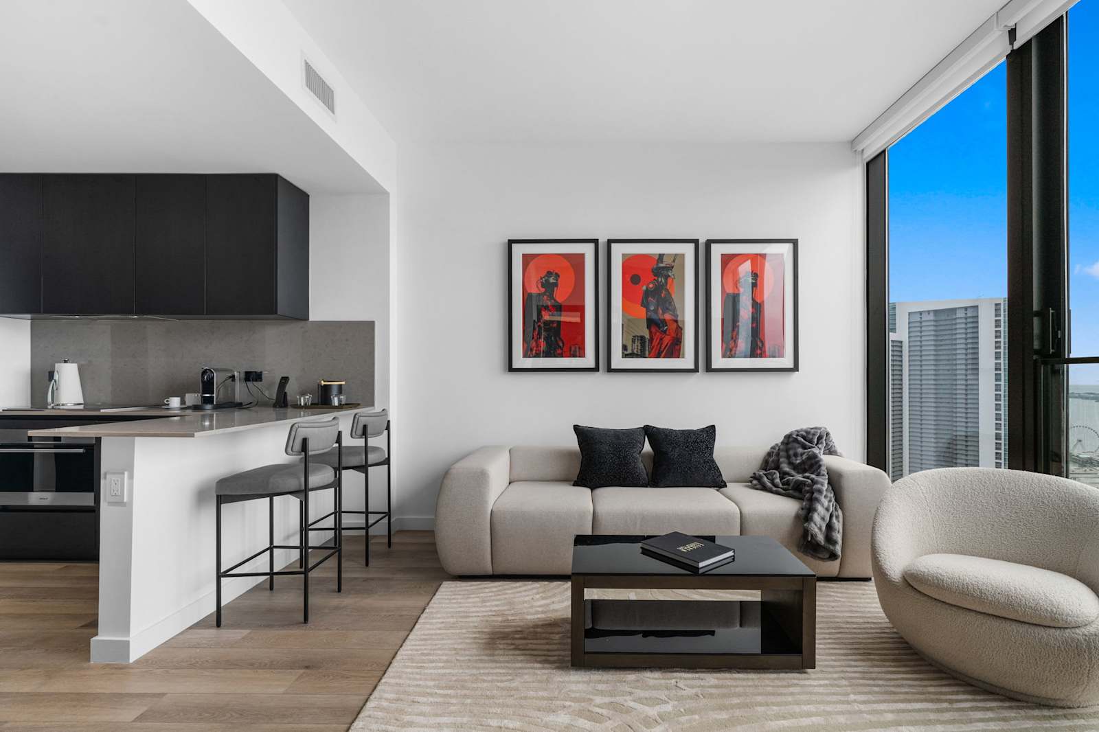 Luxury E11EVEN | Skyline Views & Resort Amenities detail 3