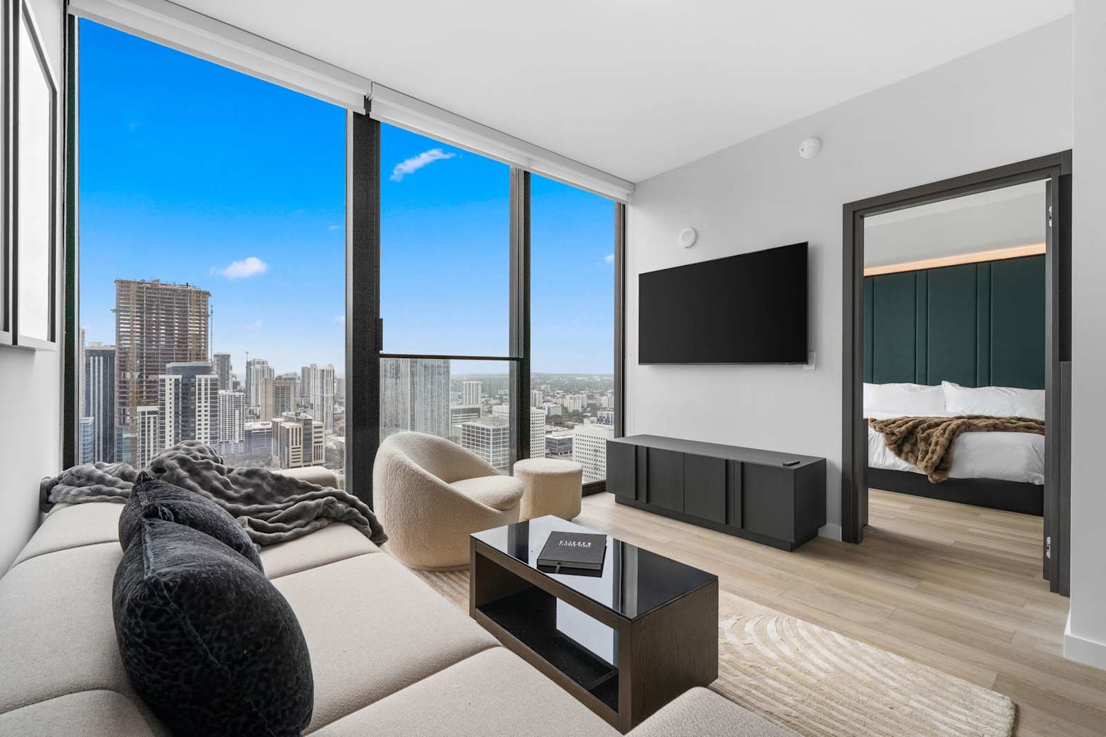 Luxury E11EVEN | Skyline Views & Resort Amenities detail 6