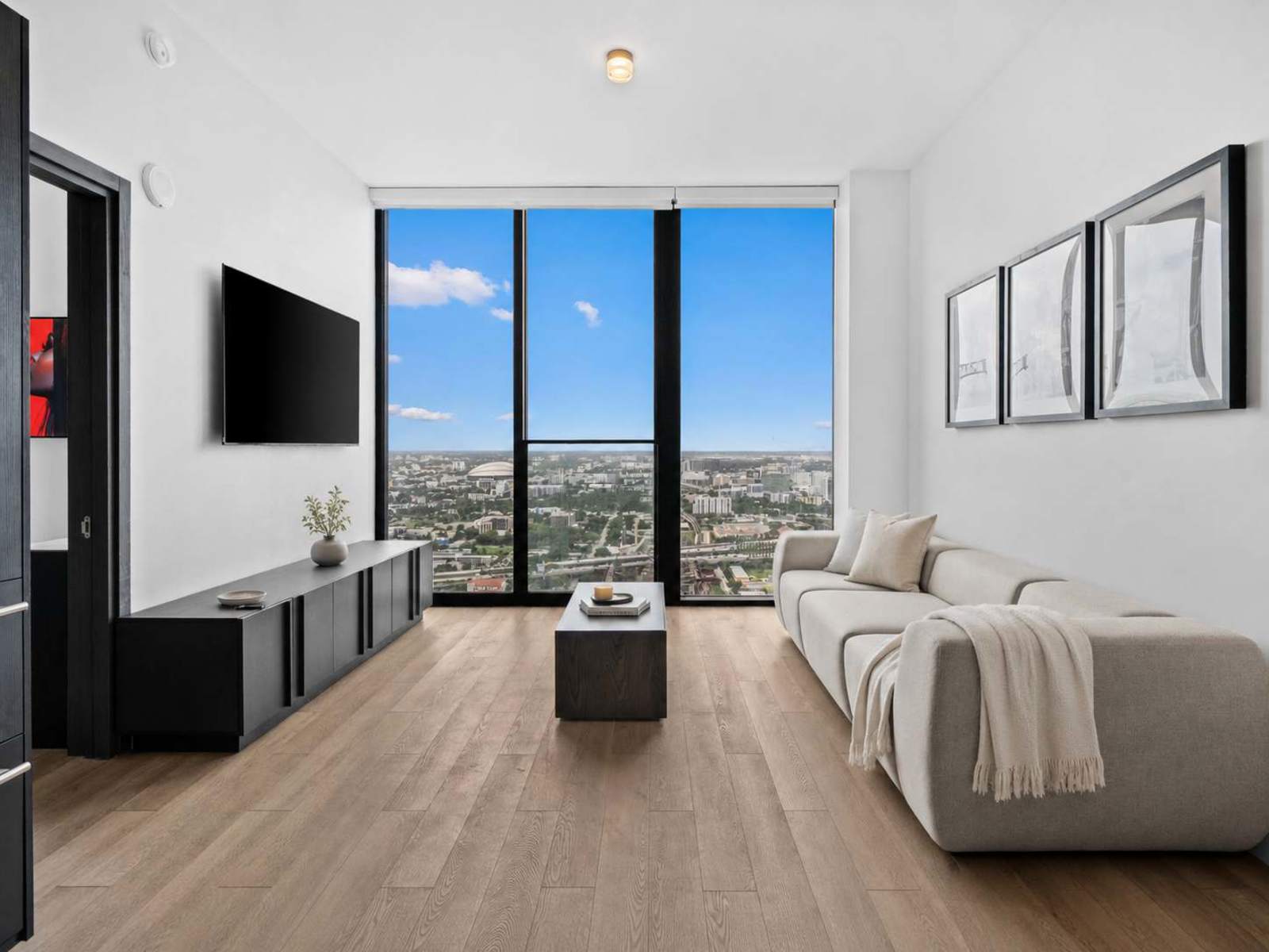 E11EVEN Sunset View Residence on the 44th Floor detail 6