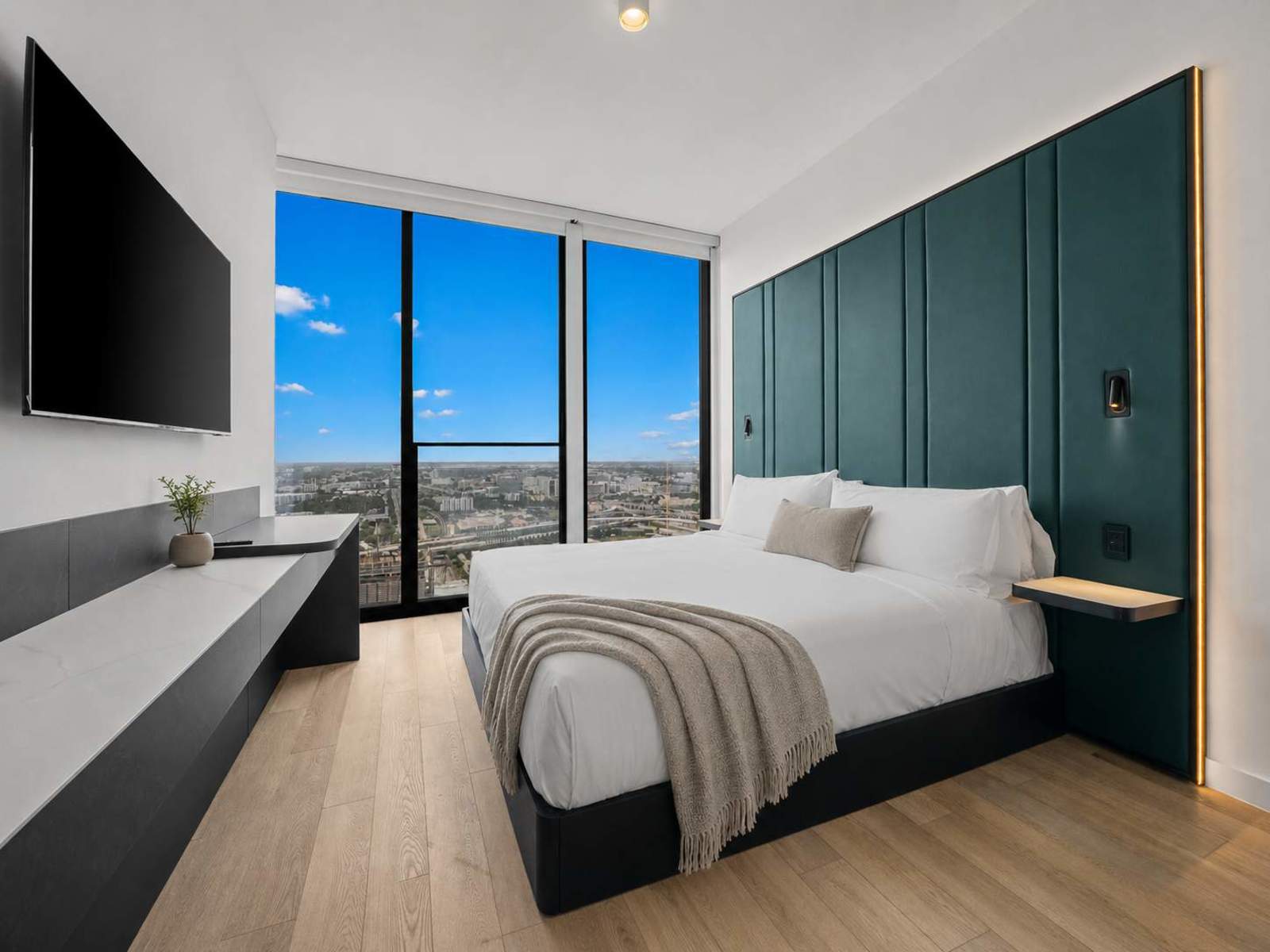 E11EVEN Sunset View Residence on the 44th Floor detail 5
