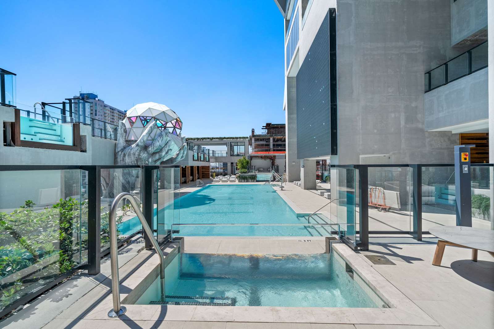 E11EVEN Studio Suite w/ Rooftop Pool City Views interior