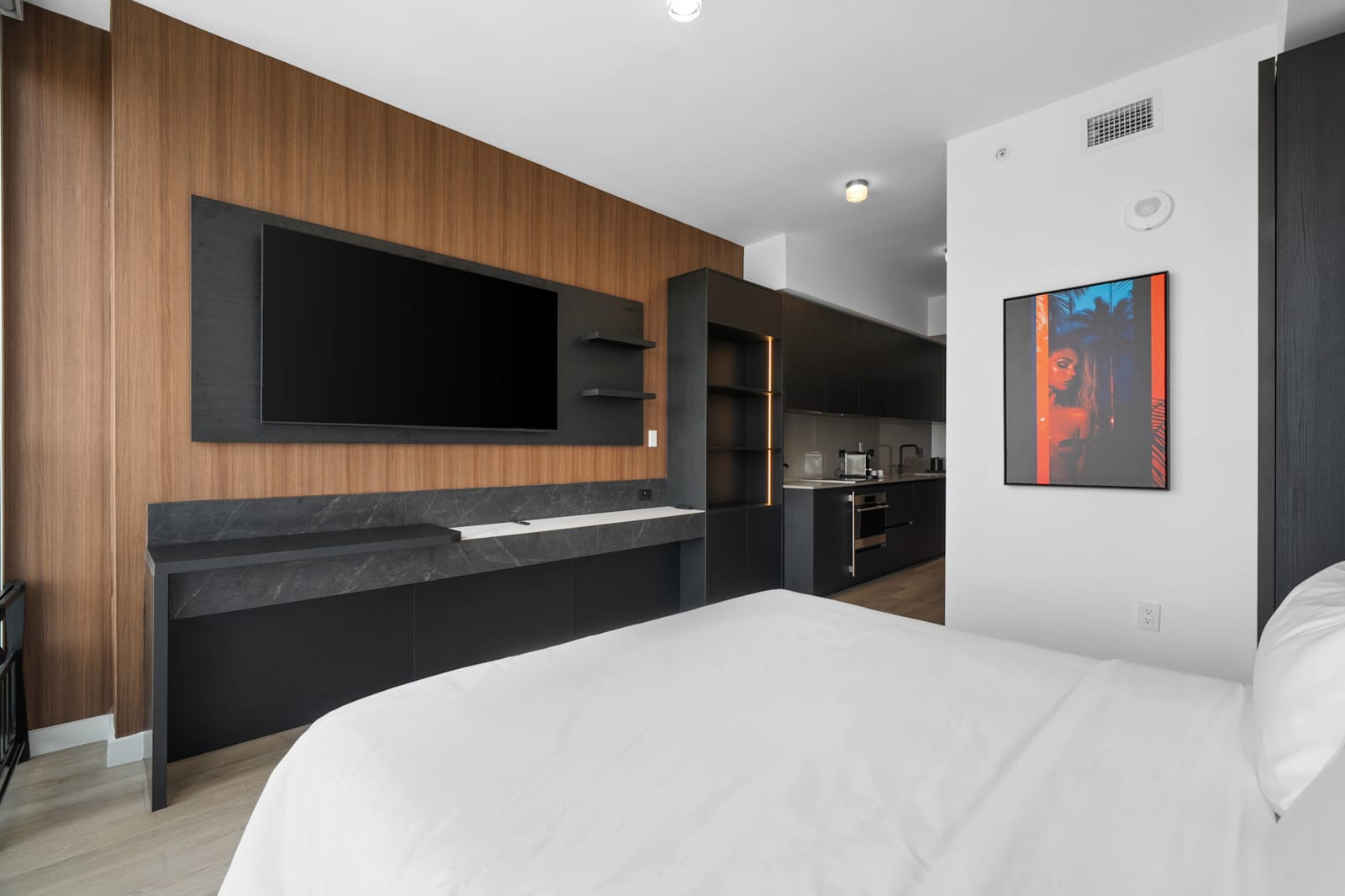 E11EVEN Studio Suite w/ Rooftop Pool City Views detail 2