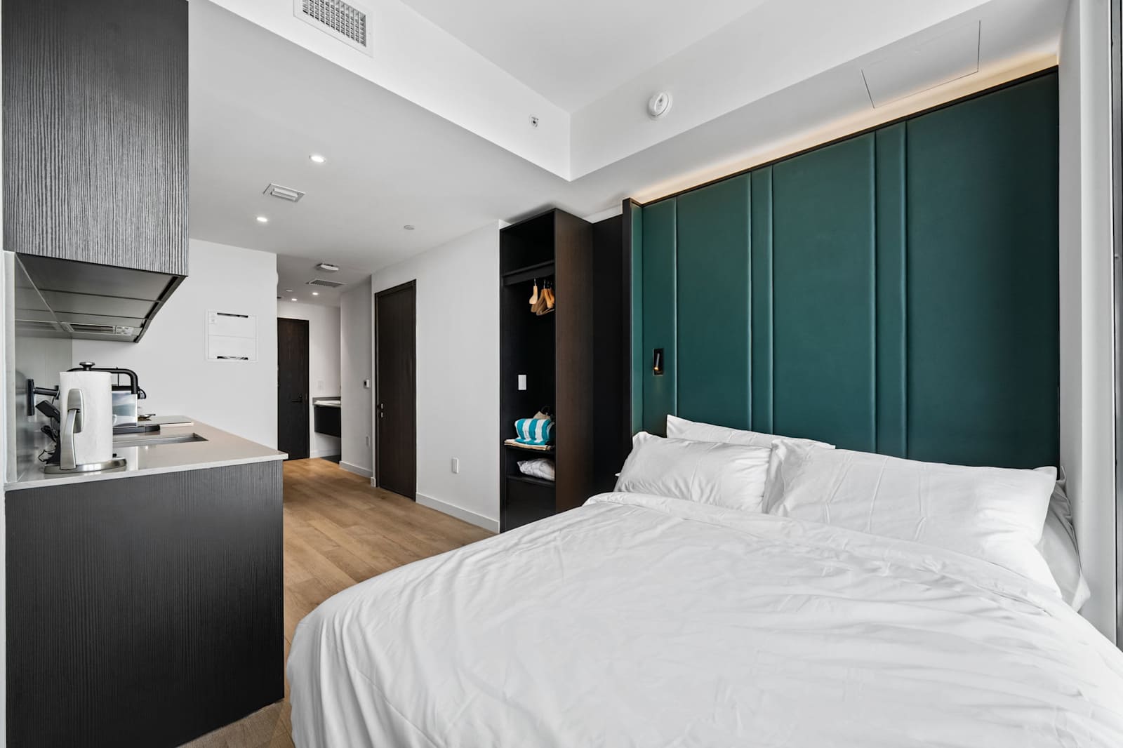 Stunning Studio Suite At The E11EVEN Residences detail 2