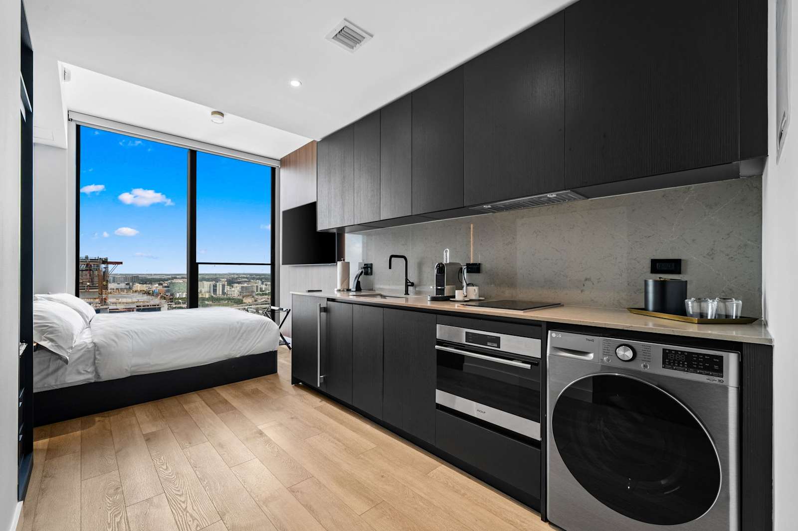 Stunning Studio Suite At The E11EVEN Residences detail 5