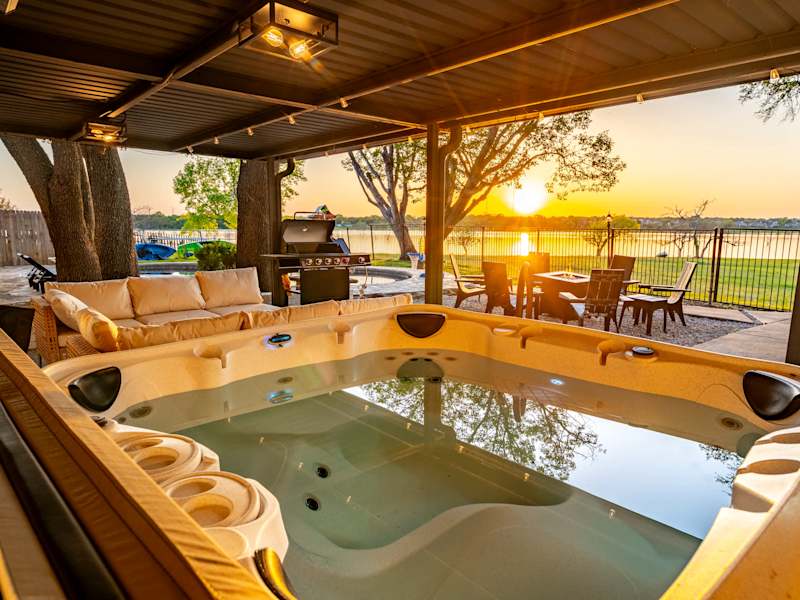 Lakeshore Lake House in Rowlett