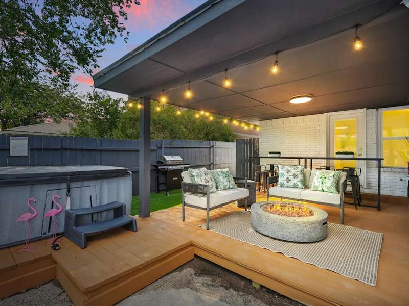 Flamingo Pool Retreat in Duncanville