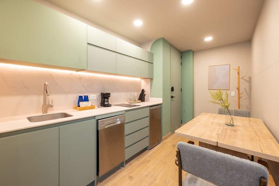 Digital Nomad Paradise 1BR unit with A/C in Manila, Guesty gallery image 2