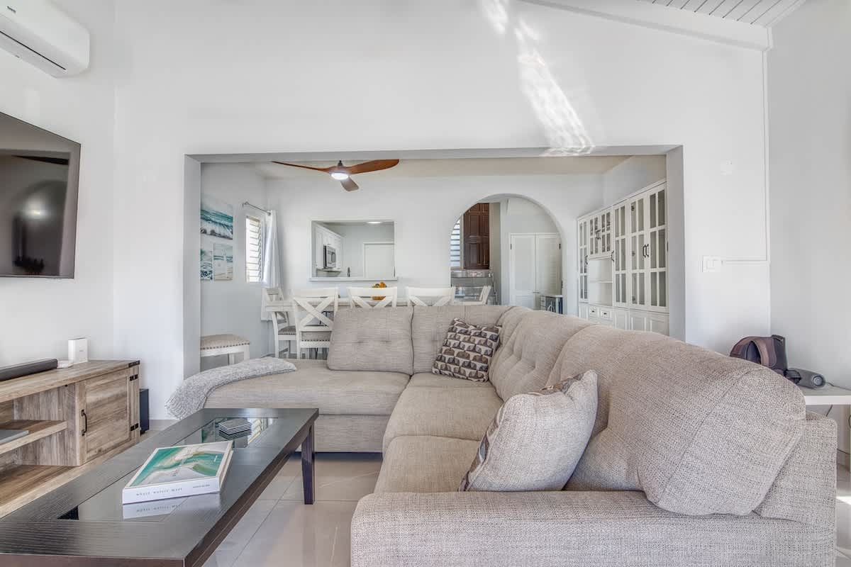 Quiet Family 3BR Villa, Private Pool · Pelican Key — view 4