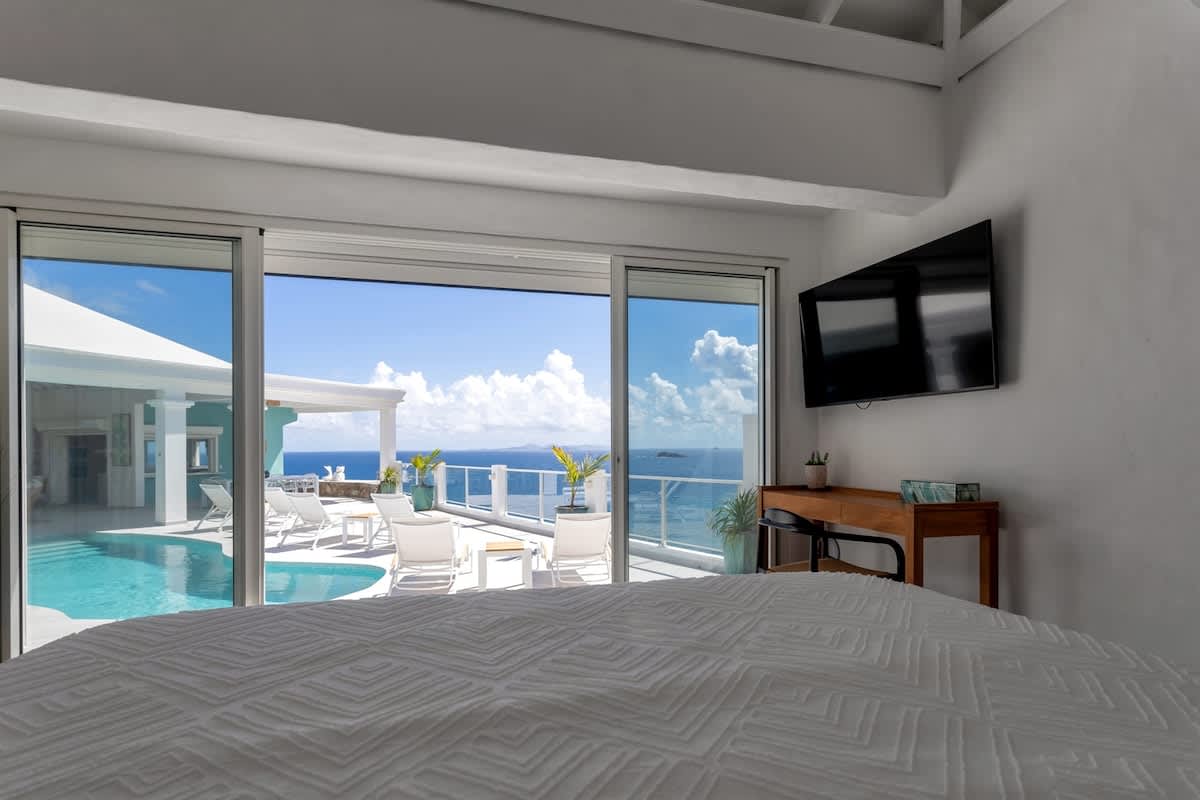 Villa Sophia Oceanfront With Generator And Pool in Sint Maarten · Sint Maarten