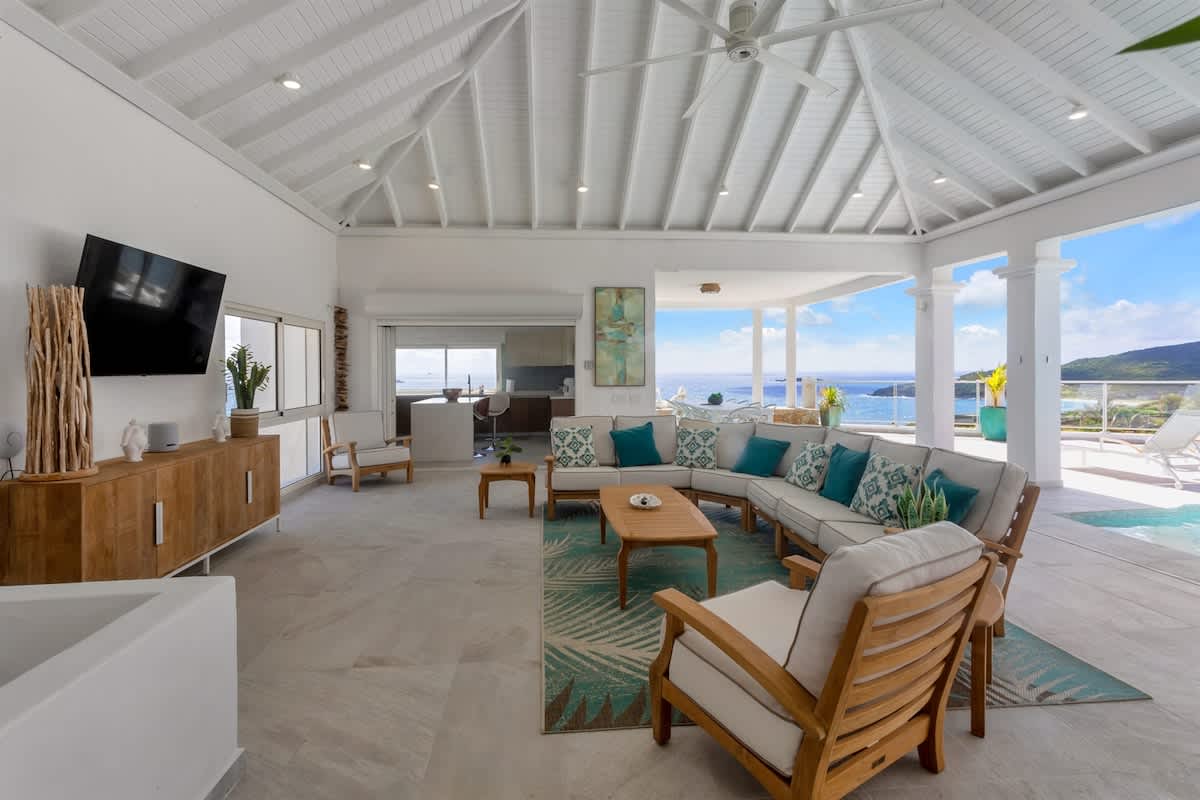 Villa Sophia Oceanfront With Generator And Pool in Sint Maarten · Sint Maarten