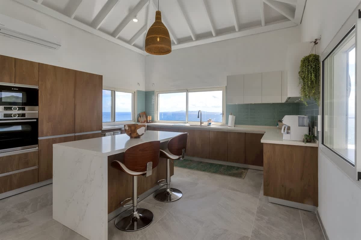 Villa Sophia Oceanfront With Generator And Pool — view 4