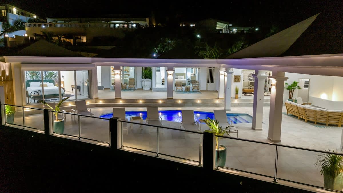 Villa Sophia Oceanfront With Generator And Pool — view 5