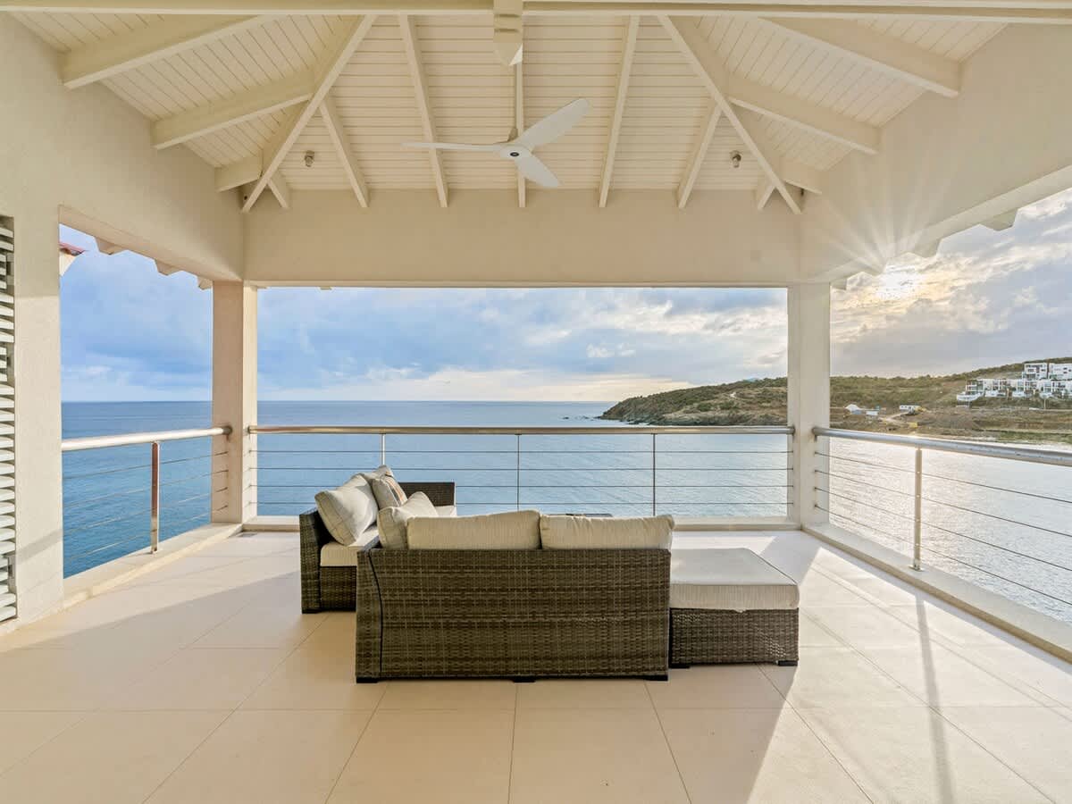 Villa Solandra – 3BR Oceanfront Sunset w/ Pool — view 4