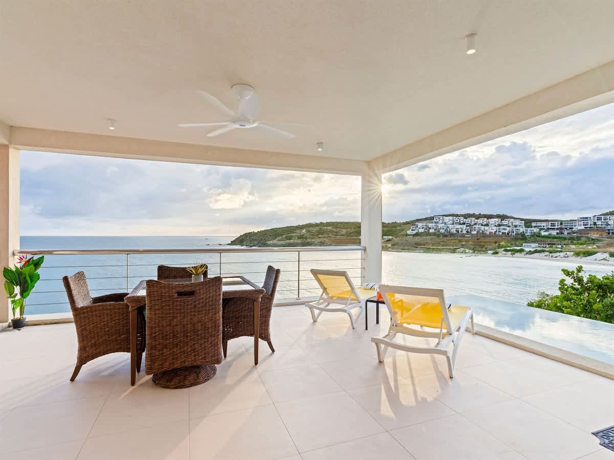 Villa Solandra – 3BR Oceanfront Sunset w/ Pool — view 2