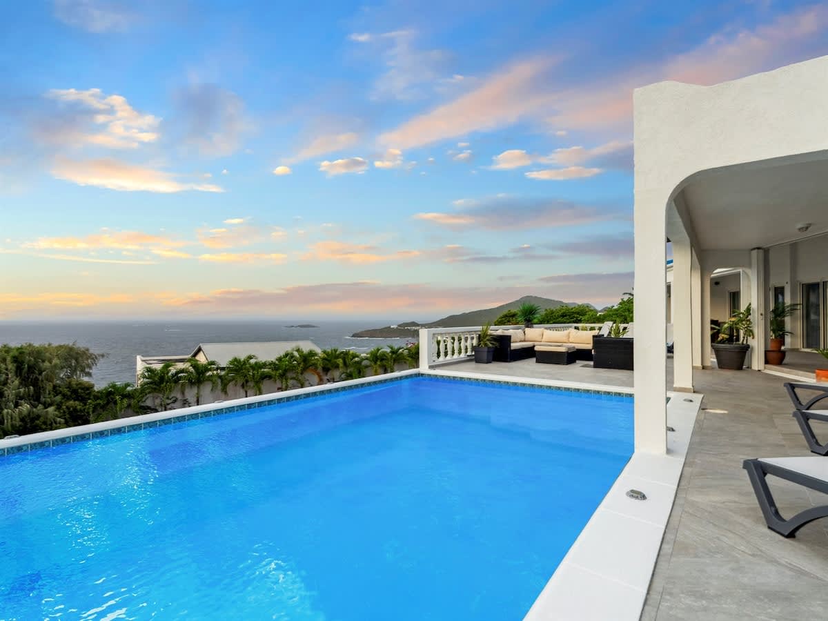 Luxe 3BR Villa: Pool & Sweeping Ocean Views in Dawn Beach · Sint Maarten