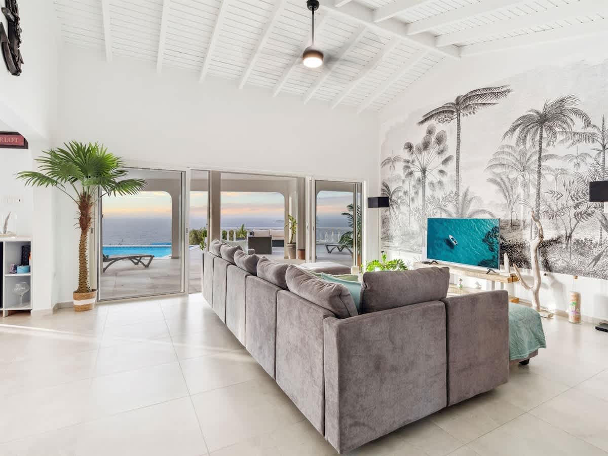 Luxe 3BR Villa: Pool & Sweeping Ocean Views — view 4