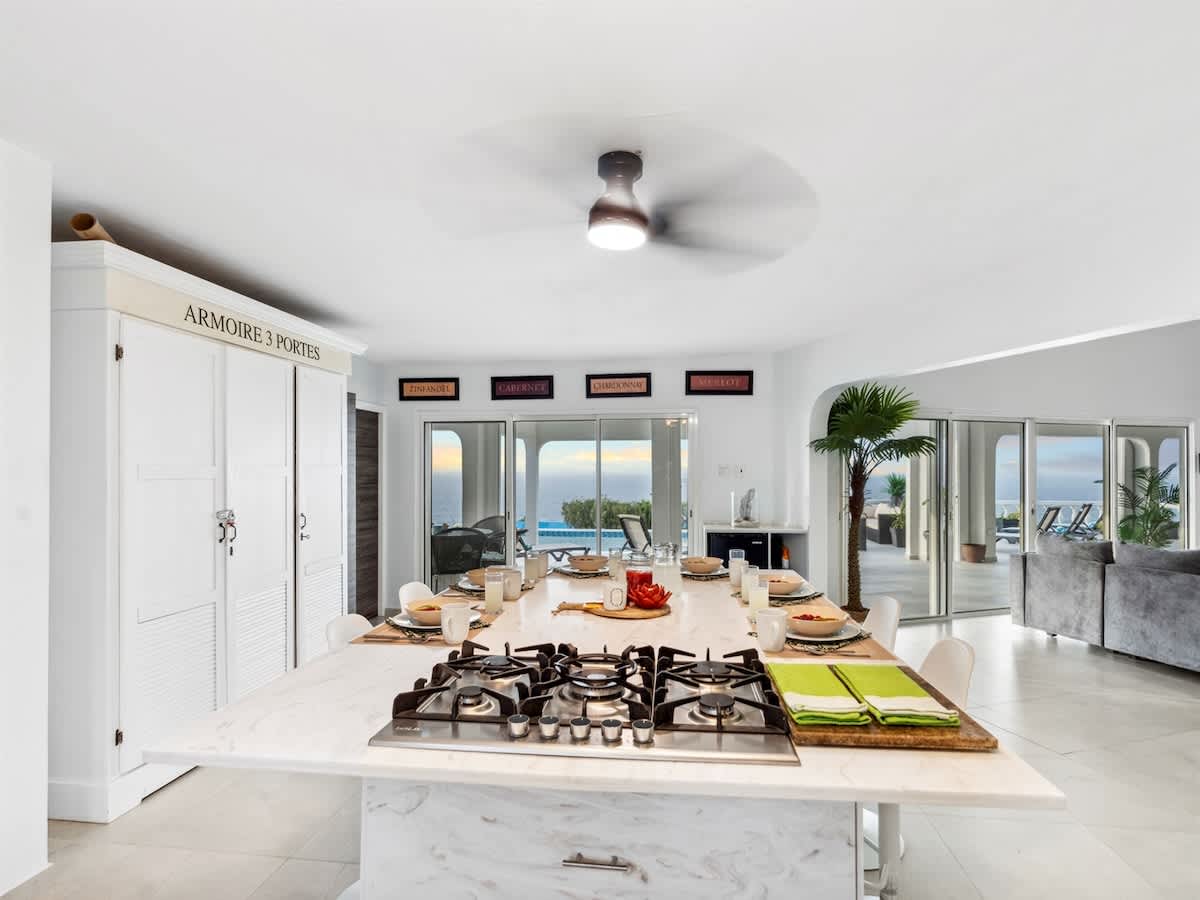 Luxe 3BR Villa: Pool & Sweeping Ocean Views — view 5