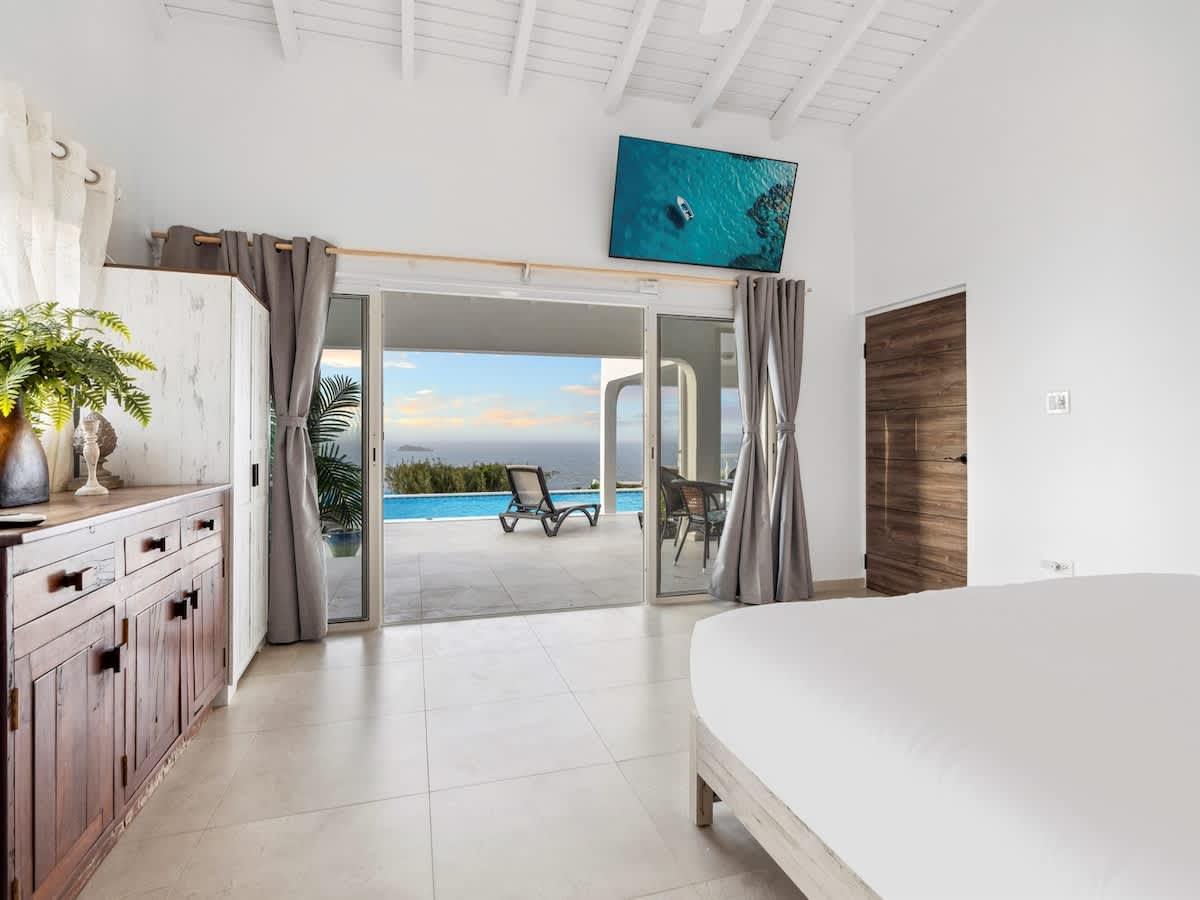 Luxe 3BR Villa: Pool & Sweeping Ocean Views in Dawn Beach · Sint Maarten