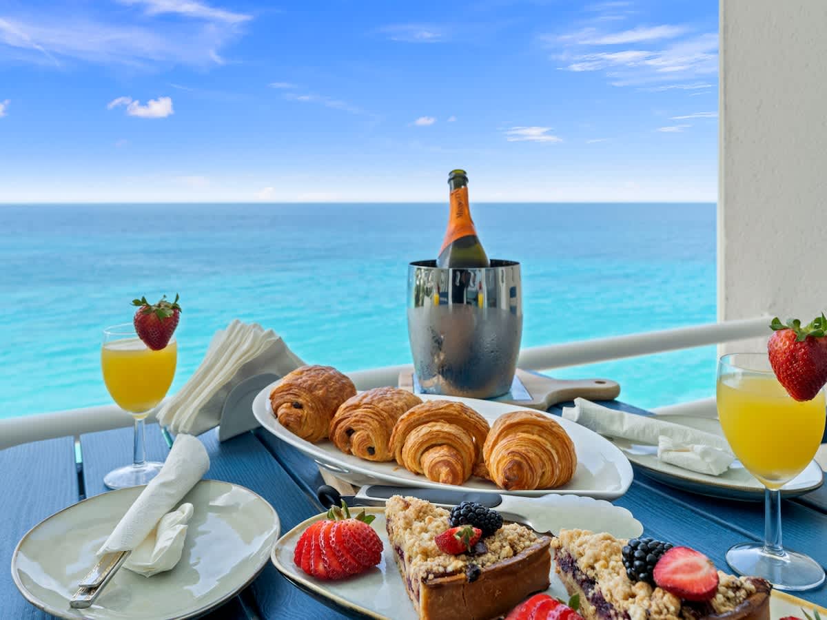 Oceanfront Cupecoy Condo – 3 Pools & Beach Access in Cupecoy · Sint Maarten