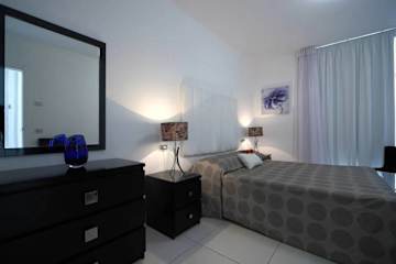2 bedroom Lake Maggiore apartment with pool