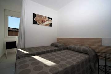 2 bedroom Lake Maggiore apartment with pool