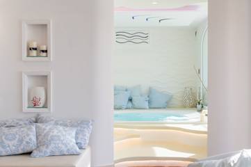 Stunning 5 bed Puglia villa. Private pool. Jacuzzi. BBQ. Walk to beach. WIFI