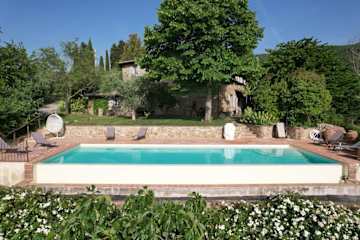 Stone farmhouse in Umbria with swimming pool