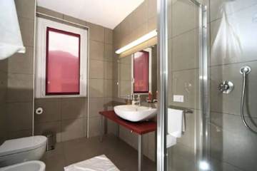 Italian Lakes 3 bedroom rental with pool