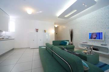 Italian apartment rental with pool