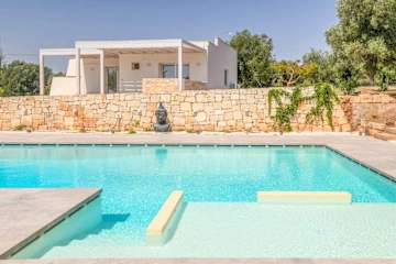 Swimming pool in front of a small white villa in Puglia