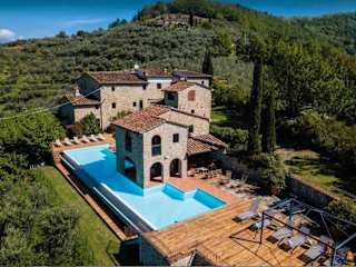 Italian villa with a swimming pool
