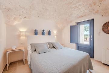 Double bed in a trullo